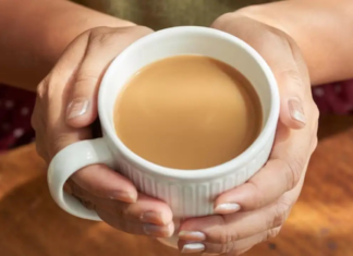 Does Drinking Tea In Summer Really Cool Down The Body? Know What Science Says When we drink something hot, our body's internal temperature rises slightly.