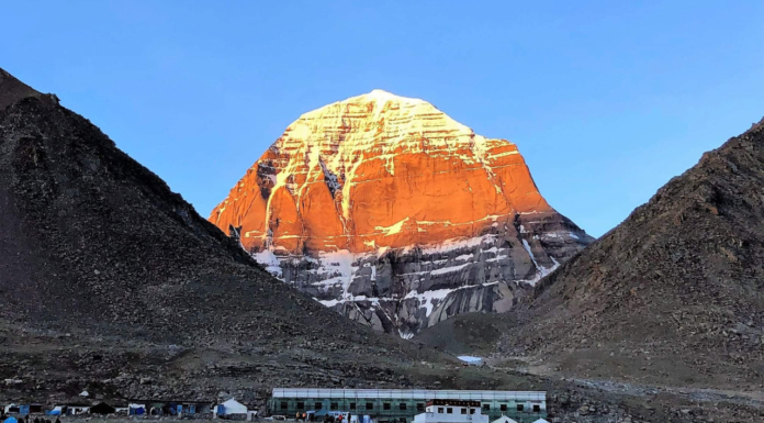 Kailash Manasarovar Yatra 2026 List Released: These Conditions Must Be Met! There is significant and essential news for devotees planning to undertake the Kailash Mansarovar Yatra in 2026.