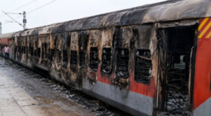 Fire Breaks Out In Empty Coaches Of Jaynagar-Udhna Antyodaya Express at Madhubani Railway Station in Bihar Fire Breaks Out In Empty Coaches Of Jaynagar-Udhna Antyodaya Express at Madhubani Railway Station in Bihar