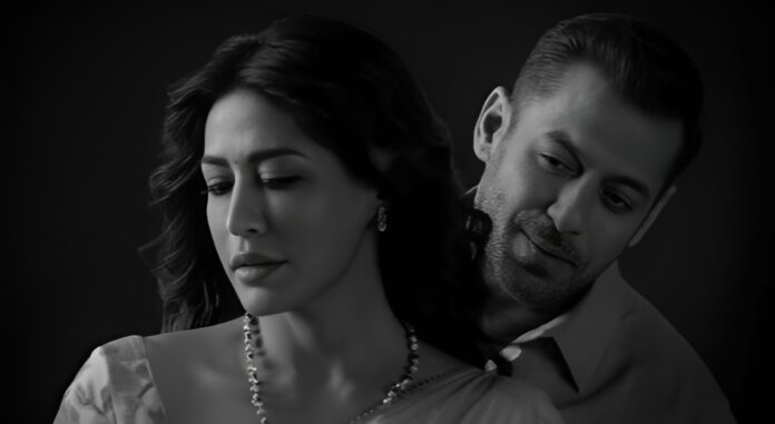 Salman Khan Drops Emotional Eid Surprise With New 'Main Hoon' Video Featuring Chitrangda Singh Salman Khan Drops Emotional Eid Surprise With New 'Main Hoon' Video Featuring Chitrangda Singh