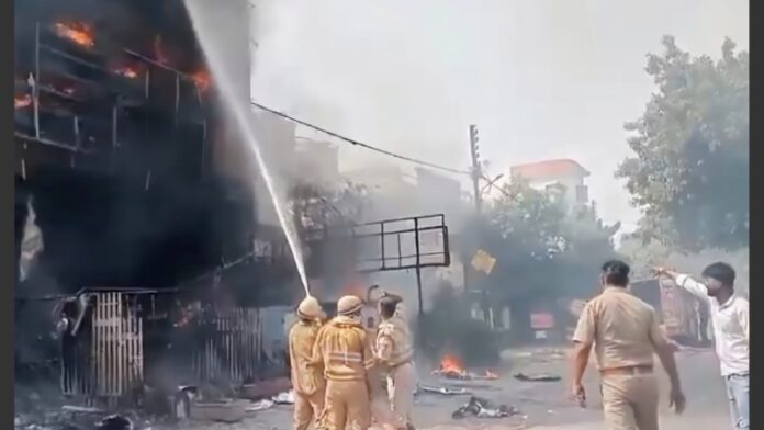 Lucknow Fire: Illegal Building's Demolition Order Was Scrapped 2 Month After It Was Issued Lucknow Fire: Illegal Building's Demolition Order Was Scrapped 2 Month After It Was Issued