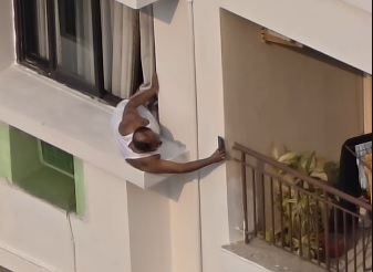Youth Catches An Elderly Man Peeping Into Neighbour’s Home Through Mobile Camera Youth Catches An Elderly Man Peeping Into Neighbour's Home Through Mobile Camera