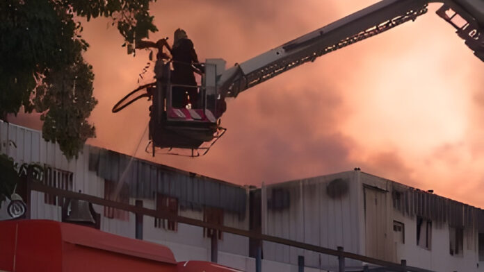 Massive Fire Erupts In Delhi Slums Near Udyog Bhawan, Emergency Teams Launch Rescue Operation