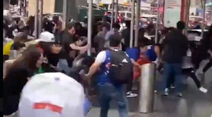 Panic in New York’s Times Square As Gunfire Breaks Out, Suspect Detained Panic in New York’s Times Square As Gunfire Breaks Out, Suspect Detained