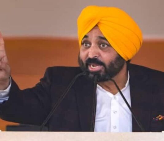 Mask Clearly Visible In Fake Video; CM Bhagwant Singh Mann’s Neck Surgery Scar Missing Mask Clearly Visible In Fake Video; CM Bhagwant Singh Mann’s Neck Surgery Scar Missing