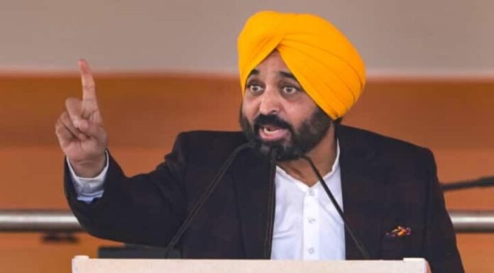 Mask Clearly Visible In Fake Video; CM Bhagwant Singh Mann’s Neck Surgery Scar Missing Mask Clearly Visible In Fake Video; CM Bhagwant Singh Mann’s Neck Surgery Scar Missing
