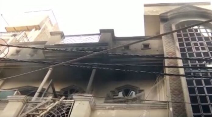Fire Erupts in Shahdara’s Bihari Colony, Six Fire Tenders Rushed to Spot Fire Erupts in Shahdara’s Bihari Colony, Six Fire Tenders Rushed to Spot