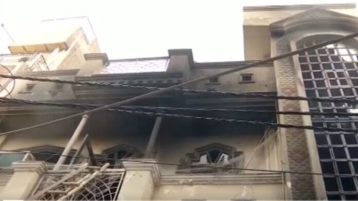 Fire Erupts in Shahdara’s Bihari Colony, Six Fire Tenders Rushed to Spot Fire Erupts in Shahdara’s Bihari Colony, Six Fire Tenders Rushed to Spot