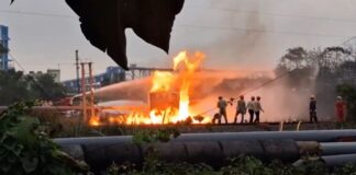 West Bengal: Several Workers Hurt as Massive Fire Erupts at Haldia Oil Refinery West Bengal: Several Workers Hurt as Massive Fire Erupts at Haldia Oil Refinery