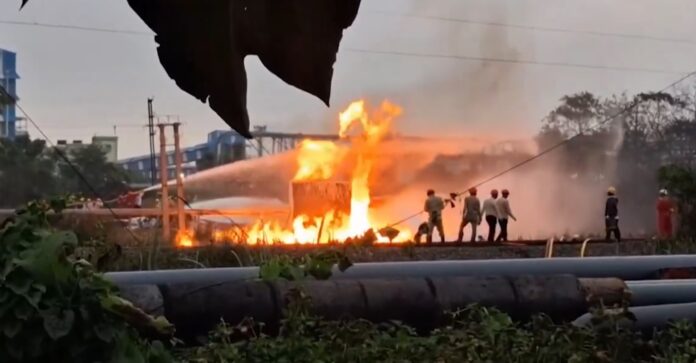 West Bengal: Several Workers Hurt as Massive Fire Erupts at Haldia Oil Refinery