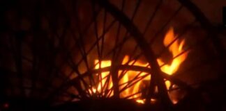 Huge Fire Breaks Out Near Maulana Azad Medical College, 24 Fire Tenders at Scene Huge Fire Breaks Out Near Maulana Azad Medical College, 24 Fire Tenders at Scene
