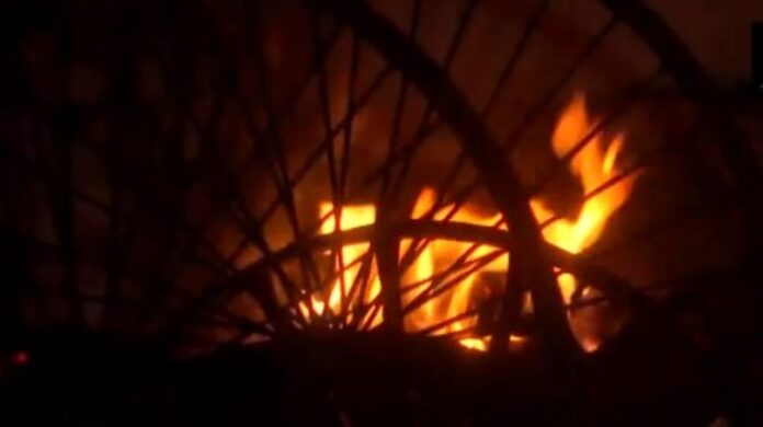 Huge Fire Breaks Out Near Maulana Azad Medical College, 24 Fire Tenders at Scene Huge Fire Breaks Out Near Maulana Azad Medical College, 24 Fire Tenders at Scene