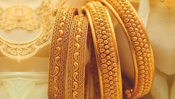 Yellow Metal, White Metal Dip Again: Gold Down ₹3,200 This Week, Silver Falls ₹100 Yellow Metal, White Metal Dip Again: Gold Down ₹3,200 This Week, Silver Falls ₹100