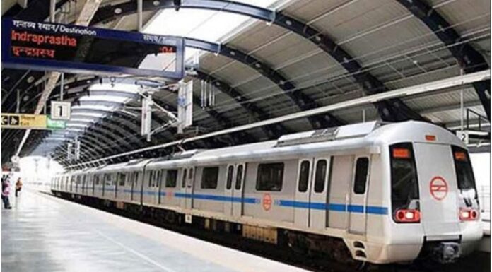 Delhi Metro Video Viral: Harassment Claim Over Attire Divides Social Media Delhi Metro Video Viral: Harassment Claim Over Attire Divides Social Media