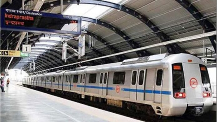 Delhi Metro Video Viral: Harassment Claim Over Attire Divides Social Media Delhi Metro Video Viral: Harassment Claim Over Attire Divides Social Media