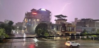 IMD: Heavy Rain, Thunderstorms In 13 States Today, Winds Up To 80 Kmph IMD: Heavy Rain, Thunderstorms In 13 States Today, Winds Up To 80 Kmph