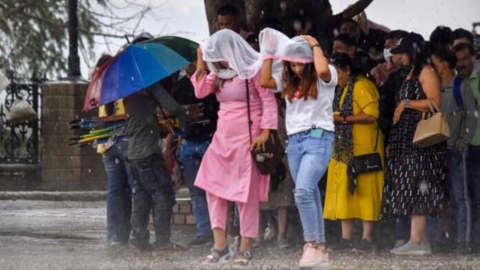 Delhi-NCR Braces For More Rain, Storms As IMD Issues Orange Alert For Next 48 Hours Delhi-NCR Braces For More Rain, Storms As IMD Issues Orange Alert For Next 48 Hours