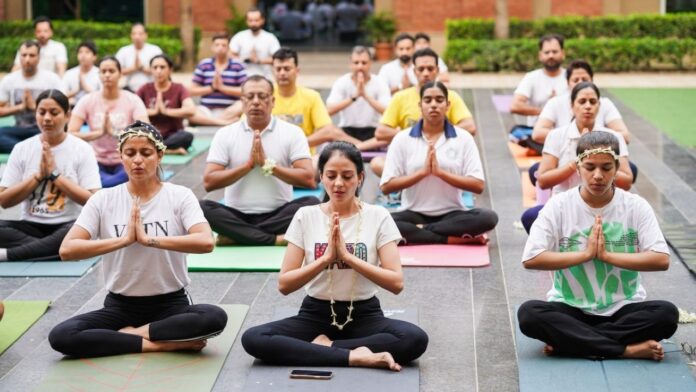 International Yoga Day: Kolkata To Host Event With 500 Boats, 35,000 Participants International Yoga Day: Kolkata To Host Event With 500 Boats, 35,000 Participants
