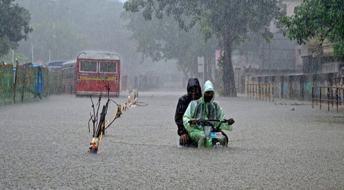 Red Alert In Mumbai: Torrential Rain And High Tide Alerts Issued By IMD Spark Fresh Fears Red Alert In Mumbai: Torrential Rain And High Tide Alerts Issued By IMD Spark Fresh Fears