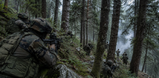 Two Lashkar Terrorists Cornered In Shopian Orchard; Security Forces Seal Escape Routes Two Lashkar Terrorists Cornered In Shopian Orchard; Security Forces Seal Escape Routes