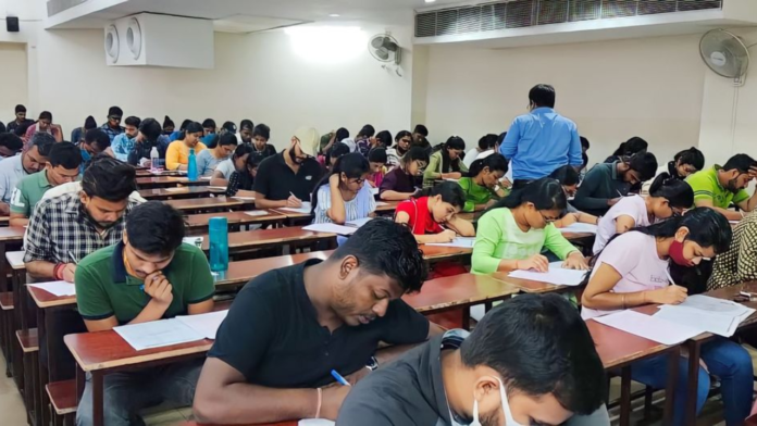 Untitled design - 2026-07-31T184509.266 Bihar's TRE-4 Recruitment Drive Opens 32,388 Teaching Posts Across Government Schools