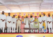 Former MLA Vaninder Kaur Loomba and Karan Singh DTO, Along with Their Supporters, Join AAP Former MLA Vaninder Kaur Loomba and Karan Singh DTO, Along with Their Supporters, Join AAP