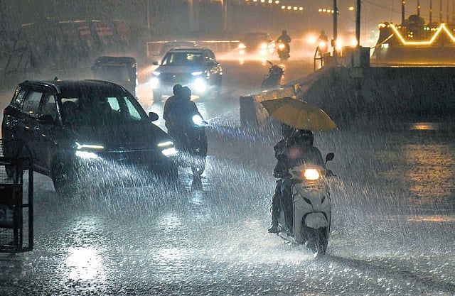 d63134a914c594ca0e686e4e9e9eafef Monsoon Fury Across India: Mumbai, Gujarat Drenched As Heavy Rain Alert Issued In Hills