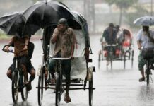 Mumbai Comes To A Standstill As Heavy Rains Disrupt Trains, Flights And Road Traffic Mumbai Comes To A Standstill As Heavy Rains Disrupt Trains, Flights And Road Traffic