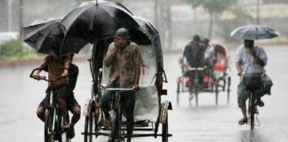 Mumbai Comes To A Standstill As Heavy Rains Disrupt Trains, Flights And Road Traffic Mumbai Comes To A Standstill As Heavy Rains Disrupt Trains, Flights And Road Traffic