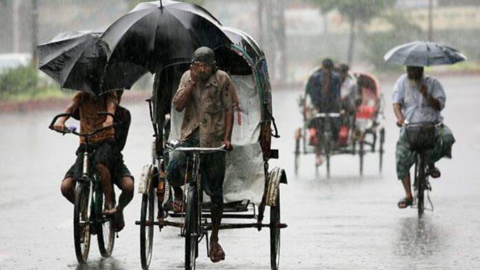 Mumbai Comes To A Standstill As Heavy Rains Disrupt Trains, Flights And Road Traffic Mumbai Comes To A Standstill As Heavy Rains Disrupt Trains, Flights And Road Traffic