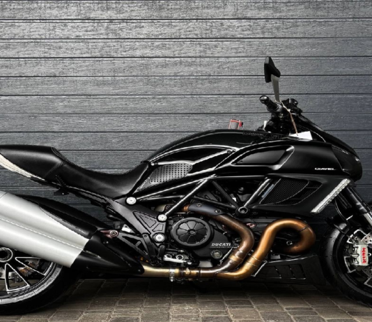 Ducati Launches Diavel V4 Black Roadster In India At Rs 30 Lakh; Check Features And Specs Ducati Launches Diavel V4 Black Roadster In India At Rs 29.99 Lakh; Check Features And Specs