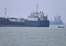 Iran Escalates Pressure, Says Oil Tankers Must Obey Navigation Rules in Strait of Hormuz