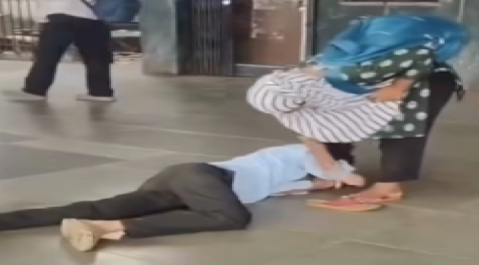 Viral Video: Man Falls At Woman’s Feet At Mumbai Railway Station, Crowd Watches Viral Video: Man Falls At Woman's Feet At Mumbai Railway Station, Crowd Watches