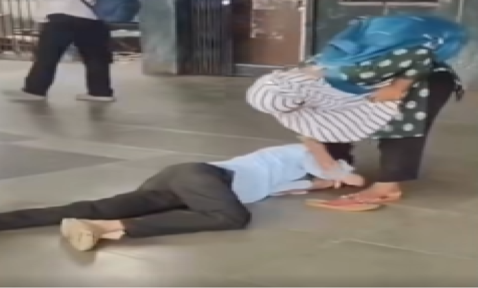 t Viral Video: Man Falls At Woman's Feet At Mumbai Railway Station, Crowd Watches