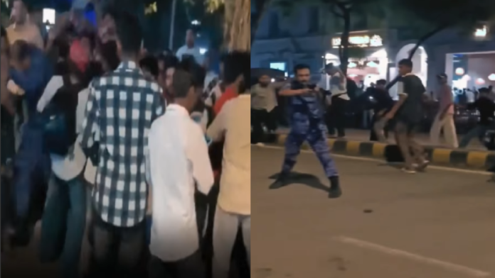 uy Delhi Protest Violence: Mob Attacks RAF Personnel, Damages Police Vehicles