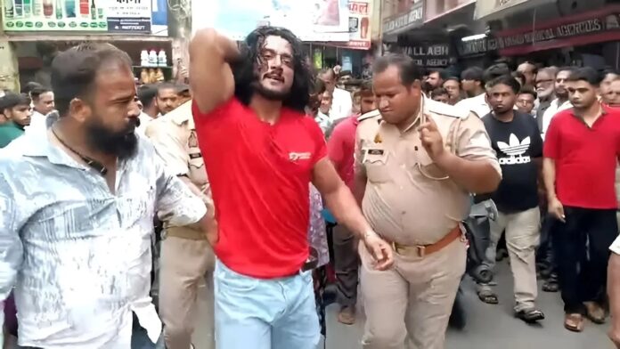 Mob Attack In Muzaffarnagar: Muslim Man Allegedly Beaten After Being Seen With Hindu Woman Mob Attack In Muzaffarnagar: Muslim Man Allegedly Beaten After Being Seen With Hindu Woman