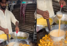 Viral Video: Street Vendor Cooks Pakoras And Tea Simultaneously, Internet Reacts Viral Video: Street Vendor Cooks Pakoras And Tea Simultaneously, Internet Reacts