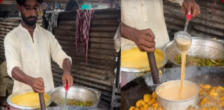 Viral Video: Street Vendor Cooks Pakoras And Tea Simultaneously, Internet Reacts Viral Video: Street Vendor Cooks Pakoras And Tea Simultaneously, Internet Reacts