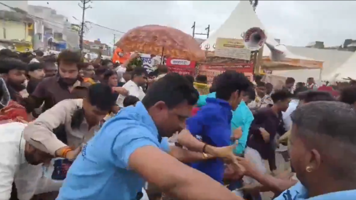 Multiple Devotees Injured in Stampede-like Sitruation in Ujjain Multiple Devotees Injured in Stampede-like Sitruation in Ujjain