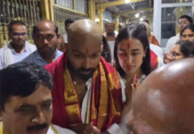 Hardik Pandya Visits Venkateswara Swamy Temple After Head Tonsure, Photos Go Viral Hardik Pandya Visits Venkateswara Swamy Temple After Head Tonsure, Photos Go Viral