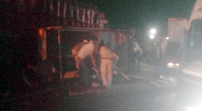 Labourers’ Vehicle Crashes Into Truck In Gwalior, 8 Dead, Around 25 Injured Labourers’ Vehicle Crashes Into Truck In Gwalior, 8 Dead, Around 25 Injured