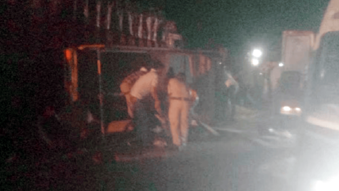 Labourers’ Vehicle Crashes Into Truck In Gwalior, 8 Dead, Around 25 Injured Labourers’ Vehicle Crashes Into Truck In Gwalior, 8 Dead, Around 25 Injured