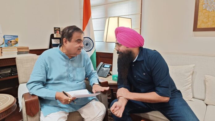 AAP MP Malvinder Singh Kang Meets Union Minister Nitin Gadkari AAP MP Malvinder Singh Kang Meets Union Minister Nitin Gadkari