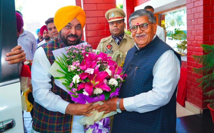 Punjab CM Bhagwant Mann Meets Governor; Seeks 10-Day Parole For Jagtar Singh Hawara Punjab CM Bhagwant Mann Meets Governor; Seeks 10-Day Parole For Jagtar Singh Hawara