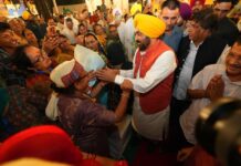 Punjab Expands Pilgrimage Scheme, Arvind Kejriwal, CM Bhagwant Mann Flag Off 15 Buses in Hoshiarpur Punjab Expands Pilgrimage Scheme, Arvind Kejriwal, CM Bhagwant Mann Flag Off 15 Buses in Hoshiarpur