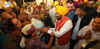 Punjab Expands Pilgrimage Scheme, Arvind Kejriwal, CM Bhagwant Mann Flag Off 15 Buses in Hoshiarpur Punjab Expands Pilgrimage Scheme, Arvind Kejriwal, CM Bhagwant Mann Flag Off 15 Buses in Hoshiarpur
