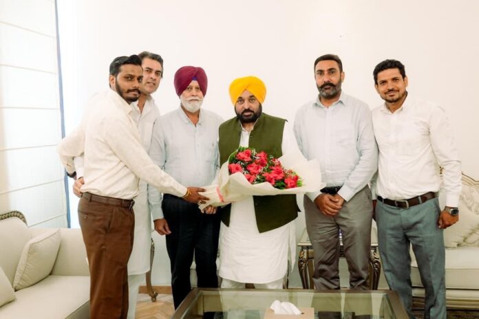 Inspired By Pro-People Policies Of Bhagwant Mann Govt, Former India Cricketer Manpreet Singh ‘Gony’, International Gold Medallist Kunar Join AAP Inspired By Pro-People Policies Of Bhagwant Mann Govt, Former India Cricketer Manpreet Singh ‘Gony’, International Gold Medallist Kunar Join AAP