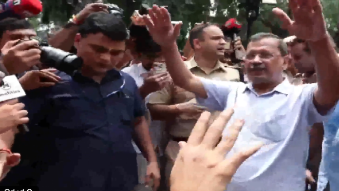 dhn Kejriwal Heads Protest March To PM's Residence Over E20 Rollout
