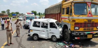 Six Gujarat Youths Killed in Dhar Road Crash While Returning from Mahakal Darshan