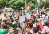 Students Take to Streets in Patna, Break Barricades During March Towards CM House